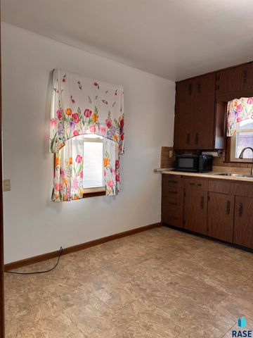 2013 S Jefferson Ave Avenue, Sioux Falls, SD 57105