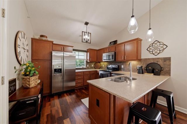 7637 W 78th Street, Overland Park, KS 66204