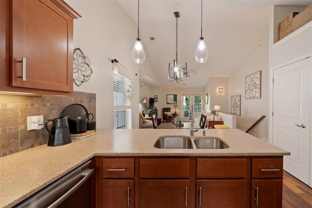 7637 W 78th Street, Overland Park, KS 66204