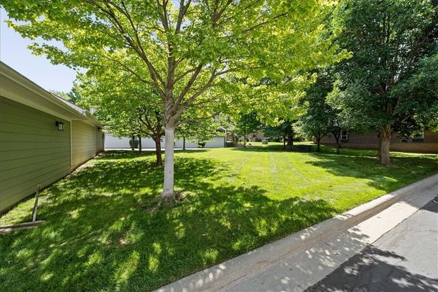7637 W 78th Street, Overland Park, KS 66204