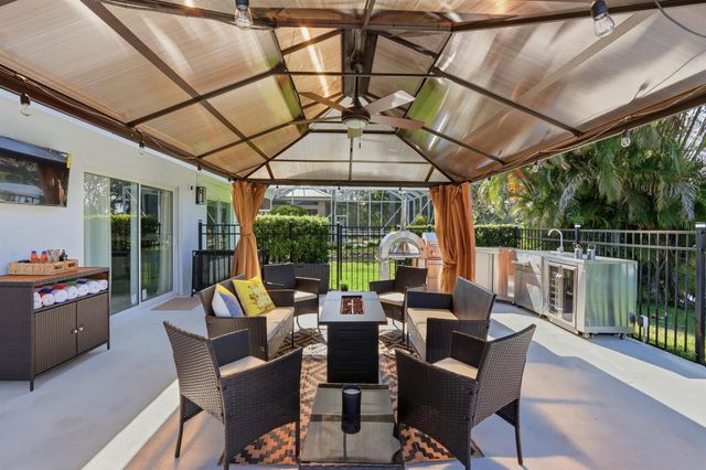 12725 Kingsway Road, Wellington, FL 33414
