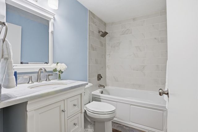 134 Russet Ln 134, Boxborough, MA 01719