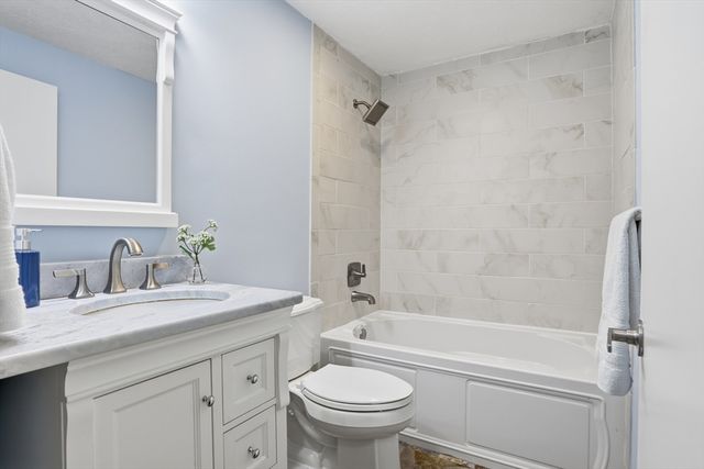 134 Russet Ln 134, Boxborough, MA 01719