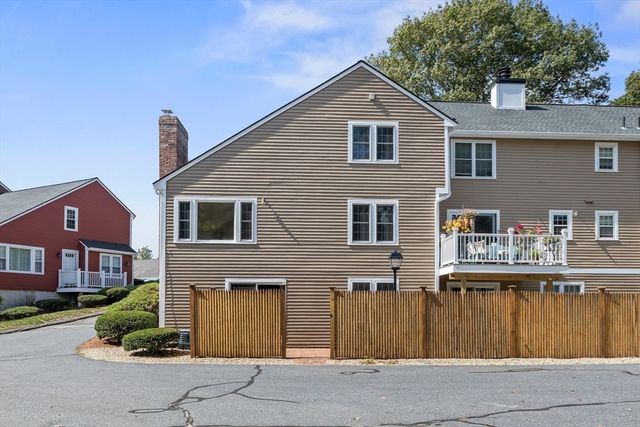 134 Russet Ln 134, Boxborough, MA 01719