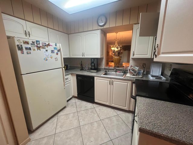 7185 HUNTINGTON Lane 306, Delray Beach, FL 33446