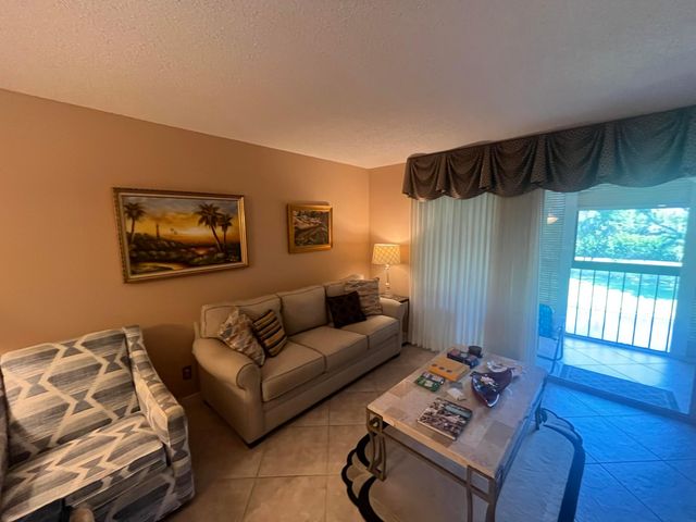 7185 HUNTINGTON Lane 306, Delray Beach, FL 33446
