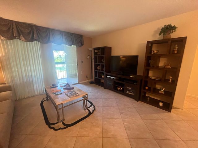 7185 HUNTINGTON Lane 306, Delray Beach, FL 33446