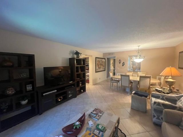 7185 HUNTINGTON Lane 306, Delray Beach, FL 33446