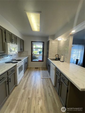 1655 Wheaton Street, Raymond, WA 98577