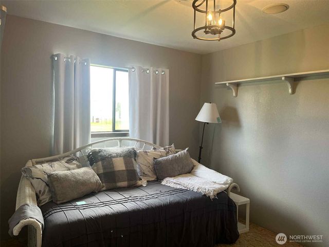 1655 Wheaton Street, Raymond, WA 98577