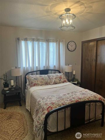 1655 Wheaton Street, Raymond, WA 98577