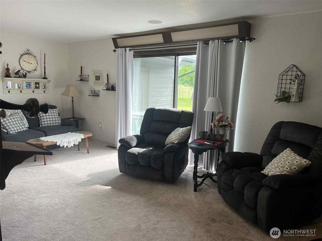 1655 Wheaton Street, Raymond, WA 98577