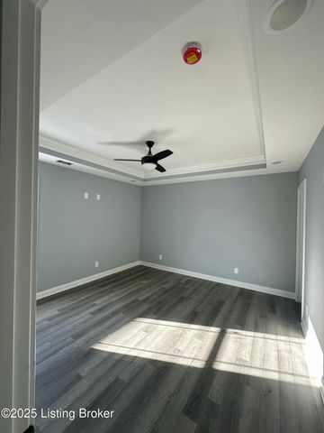 4704 Quinn Dr, Louisville, KY 40216