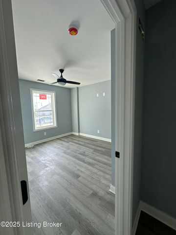 4704 Quinn Dr, Louisville, KY 40216