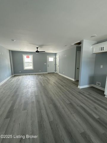 4704 Quinn Dr, Louisville, KY 40216