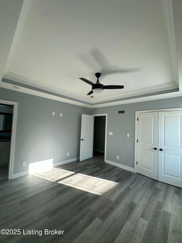 4704 Quinn Dr, Louisville, KY 40216