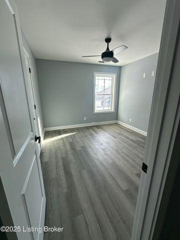 4704 Quinn Dr, Louisville, KY 40216