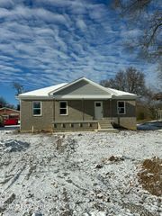 4704 Quinn Dr, Louisville, KY 40216