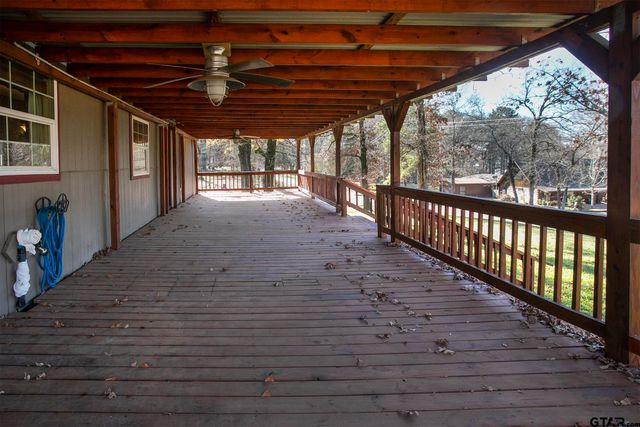 20501 Shore Breeze Dr., Chandler, TX 75758