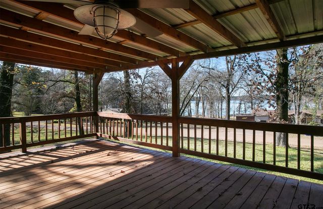 20501 Shore Breeze Dr., Chandler, TX 75758