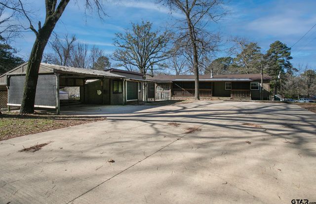 20501 Shore Breeze Dr., Chandler, TX 75758