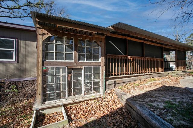 20501 Shore Breeze Dr., Chandler, TX 75758