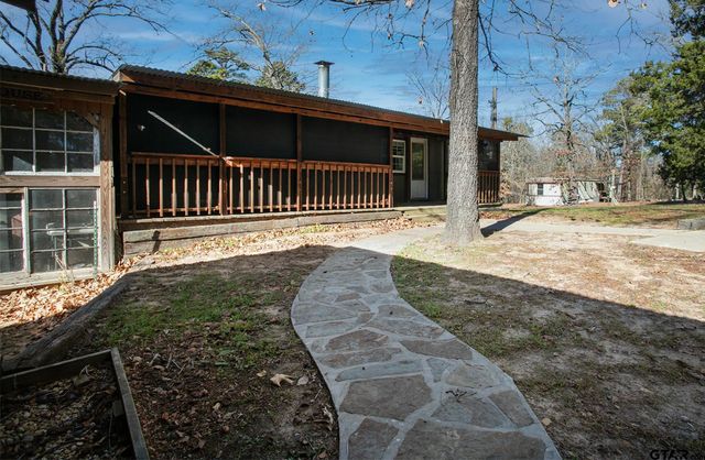 20501 Shore Breeze Dr., Chandler, TX 75758