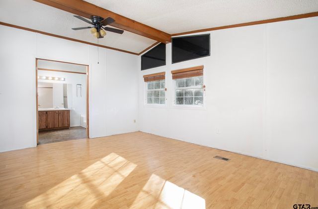 20501 Shore Breeze Dr., Chandler, TX 75758