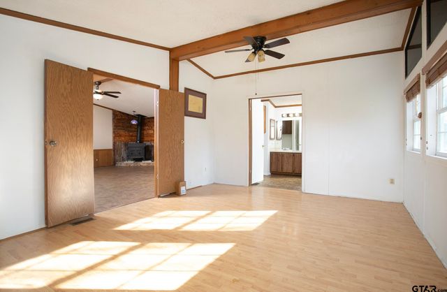 20501 Shore Breeze Dr., Chandler, TX 75758