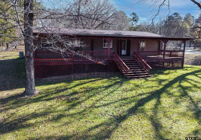 20501 Shore Breeze Dr., Chandler, TX 75758