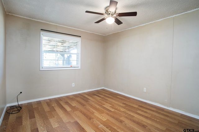 20501 Shore Breeze Dr., Chandler, TX 75758