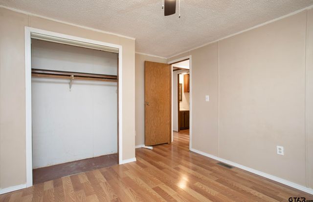 20501 Shore Breeze Dr., Chandler, TX 75758