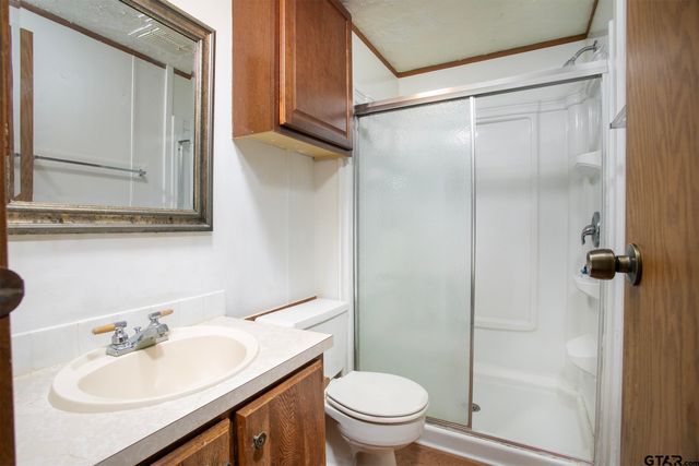 20501 Shore Breeze Dr., Chandler, TX 75758