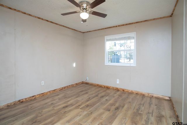 20501 Shore Breeze Dr., Chandler, TX 75758