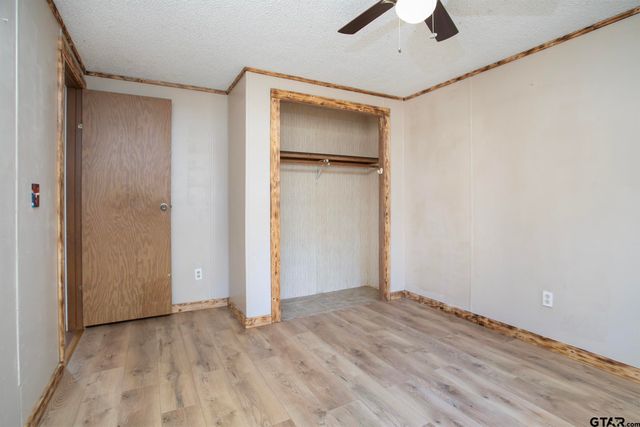 20501 Shore Breeze Dr., Chandler, TX 75758