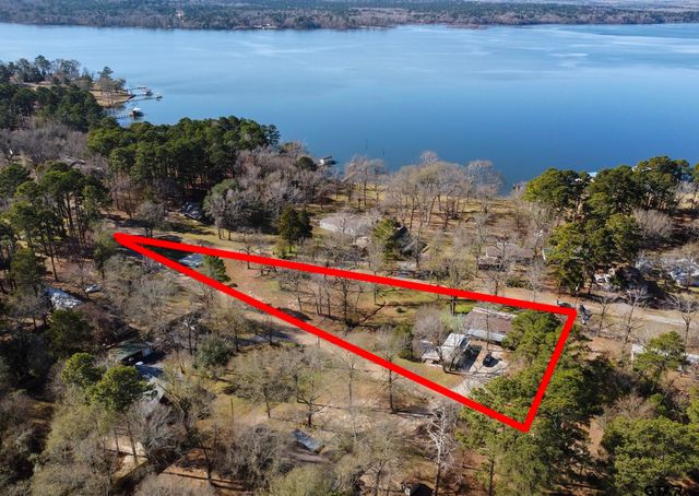 20501 Shore Breeze Dr., Chandler, TX 75758