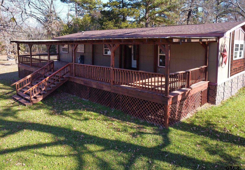 20501 Shore Breeze Dr., Chandler, TX 75758