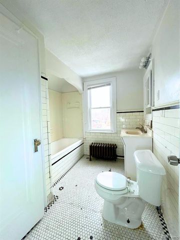 14303 Rosemary Street, Detroit, MI 48213