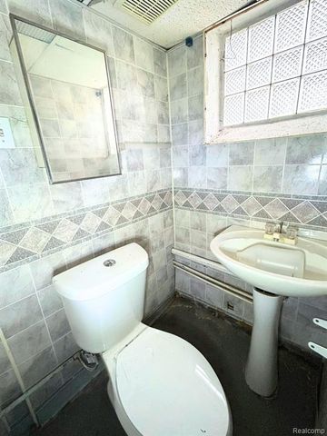 14303 Rosemary Street, Detroit, MI 48213