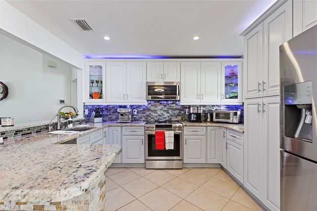 5927 TAYWOOD DRIVE, Tampa, FL 33624