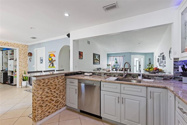 5927 TAYWOOD DRIVE, Tampa, FL 33624