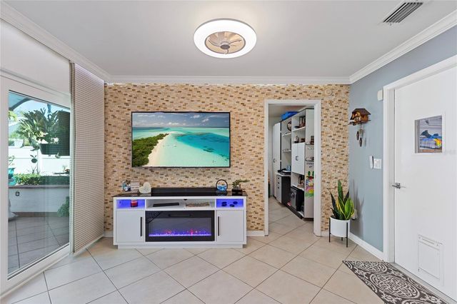 5927 TAYWOOD DRIVE, Tampa, FL 33624