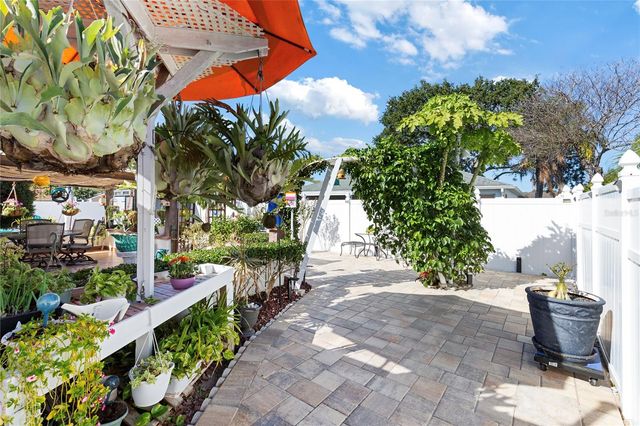 5927 TAYWOOD DRIVE, Tampa, FL 33624