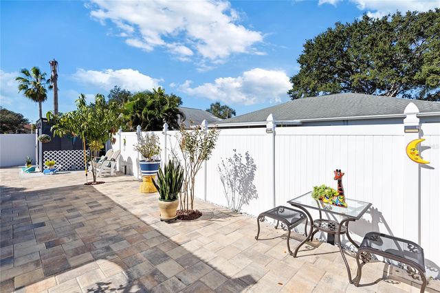 5927 TAYWOOD DRIVE, Tampa, FL 33624