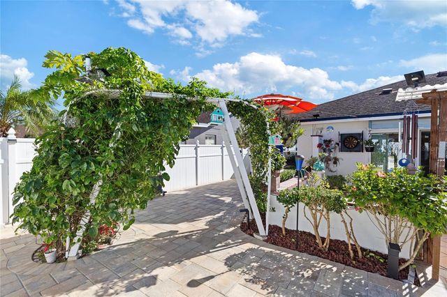 5927 TAYWOOD DRIVE, Tampa, FL 33624