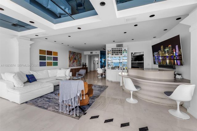 4925 Collins Ave 11E, Miami Beach, FL 33140