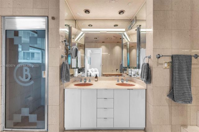 4925 Collins Ave 11E, Miami Beach, FL 33140