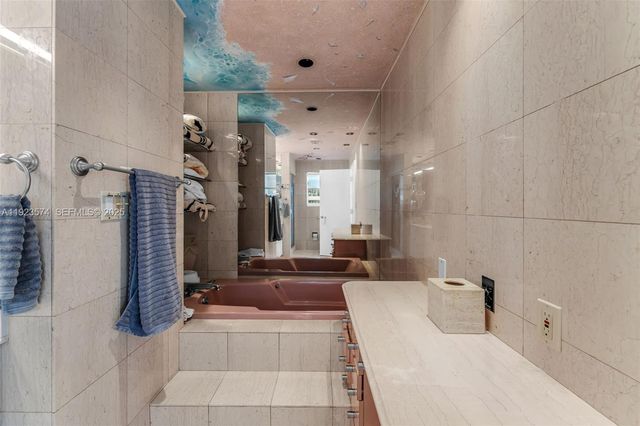 4925 Collins Ave 11E, Miami Beach, FL 33140