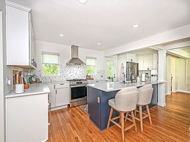 736 PINETREE ROAD, Mt Lebanon, PA 15243