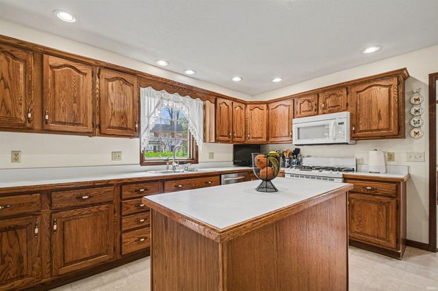 17440 Farmington Square Road, Granger, IN 46530